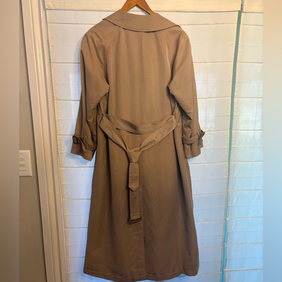 Vintage Burberry Trench Coat with Removable Wool Liner and Classic Check Lining - Picture 3 of 16